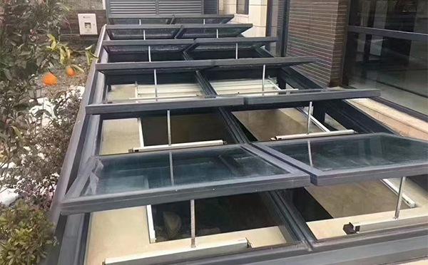 某轨道交通车辆维修车间彬县排烟窗应用