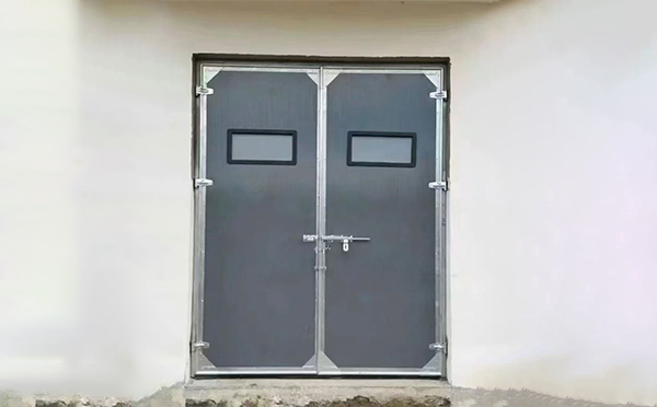 彬县工业门在高温作业区域的运行表现